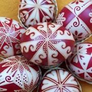 Húsvéti tojásfestés, népi játékok és szokások